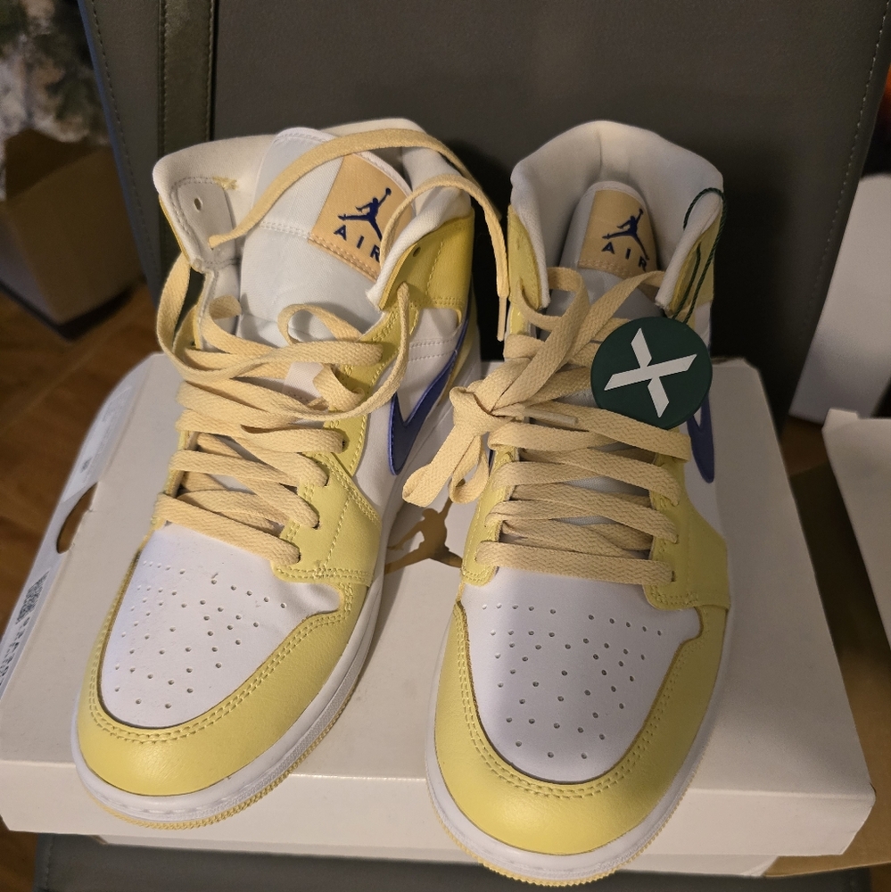 NWT. NIKE JORDAN ONES. SIZE 9.5 WOMENS.